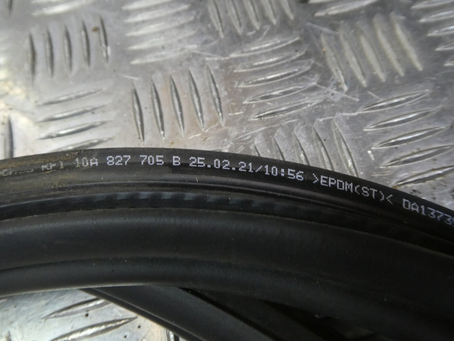VW ID3 ID.3 Original Heckklappendichtung 10A827705B gebraucht - Volkswagen