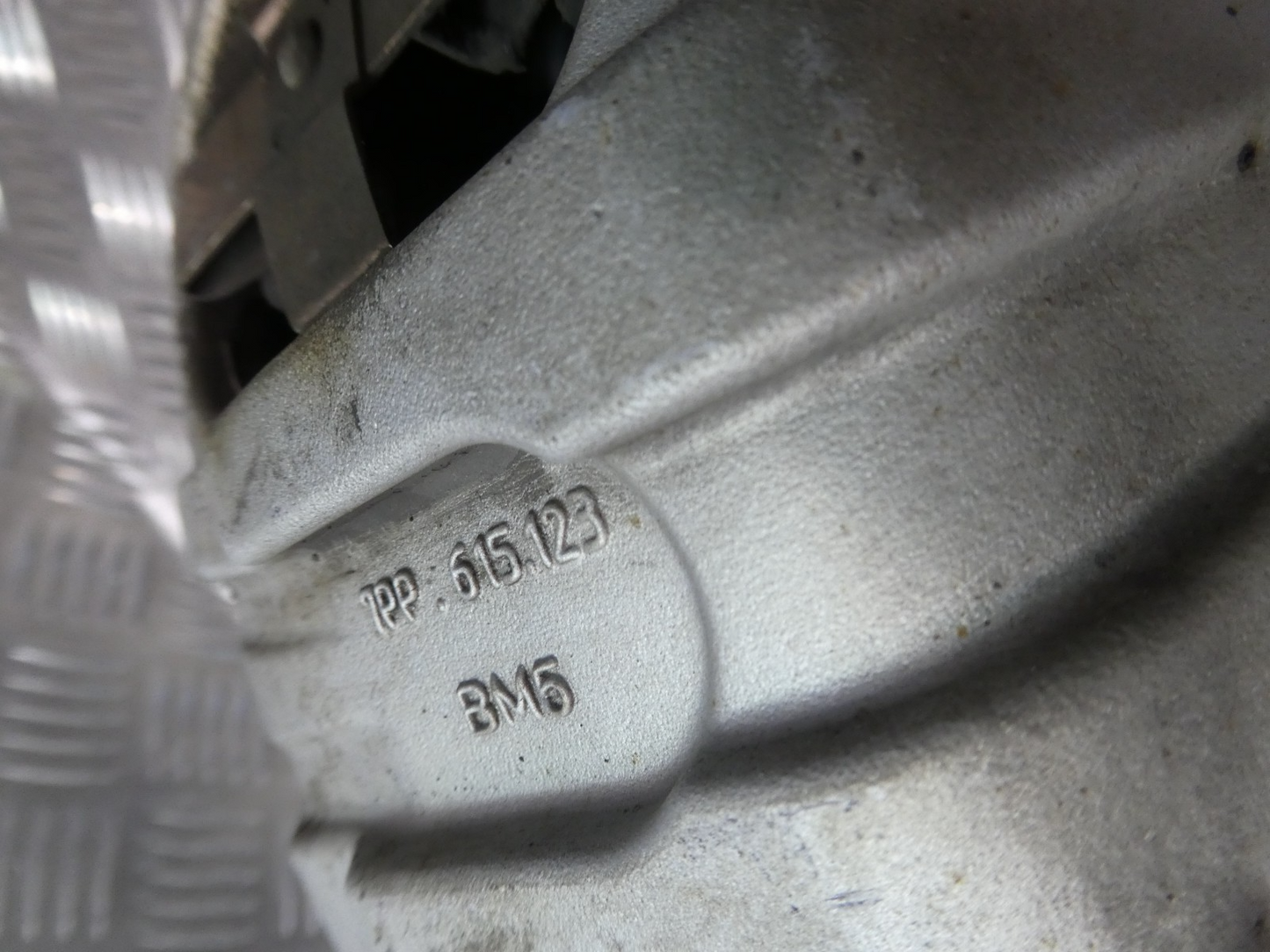 Orig. PORSCHE MACAN 3.0 TDI Bremssättel Vorne Rechts 7PP615123 ORIGINAL gebraucht - 95B615106J