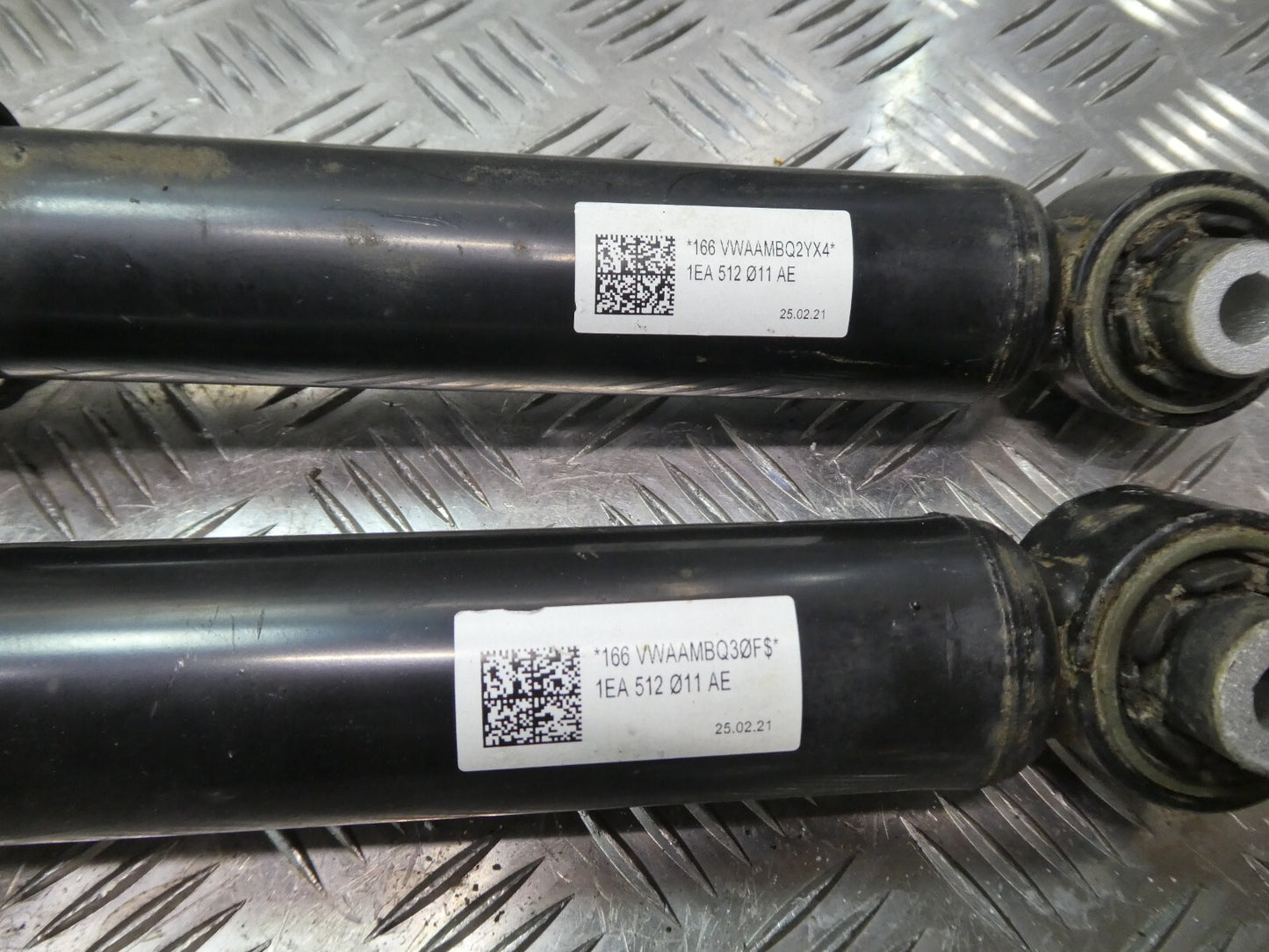 VW ID3 ID.3 Stoßdämpfer hinten rechts + links 1EA512011AE 1EA513423F ORIGINAL gebraucht - Volkswagen
