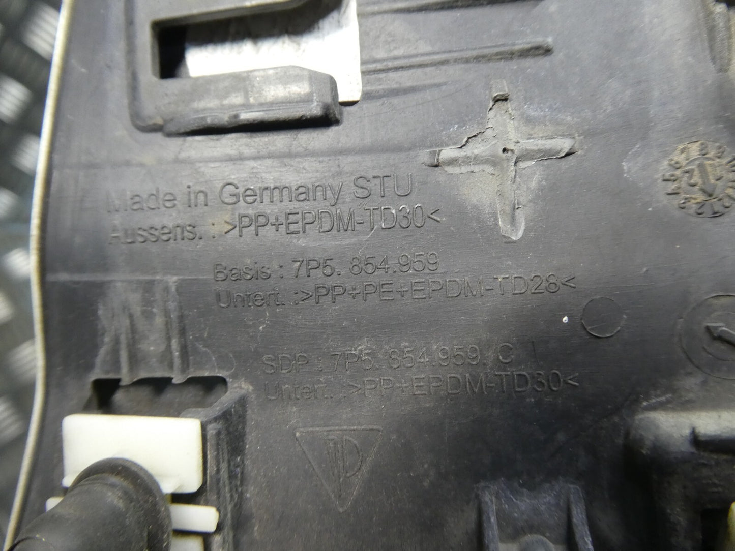 Porsche Cayenne 92A Orig. Kotflügel vorne links weiß 7P5854959C ORIGINAL gebraucht - Zierleiste