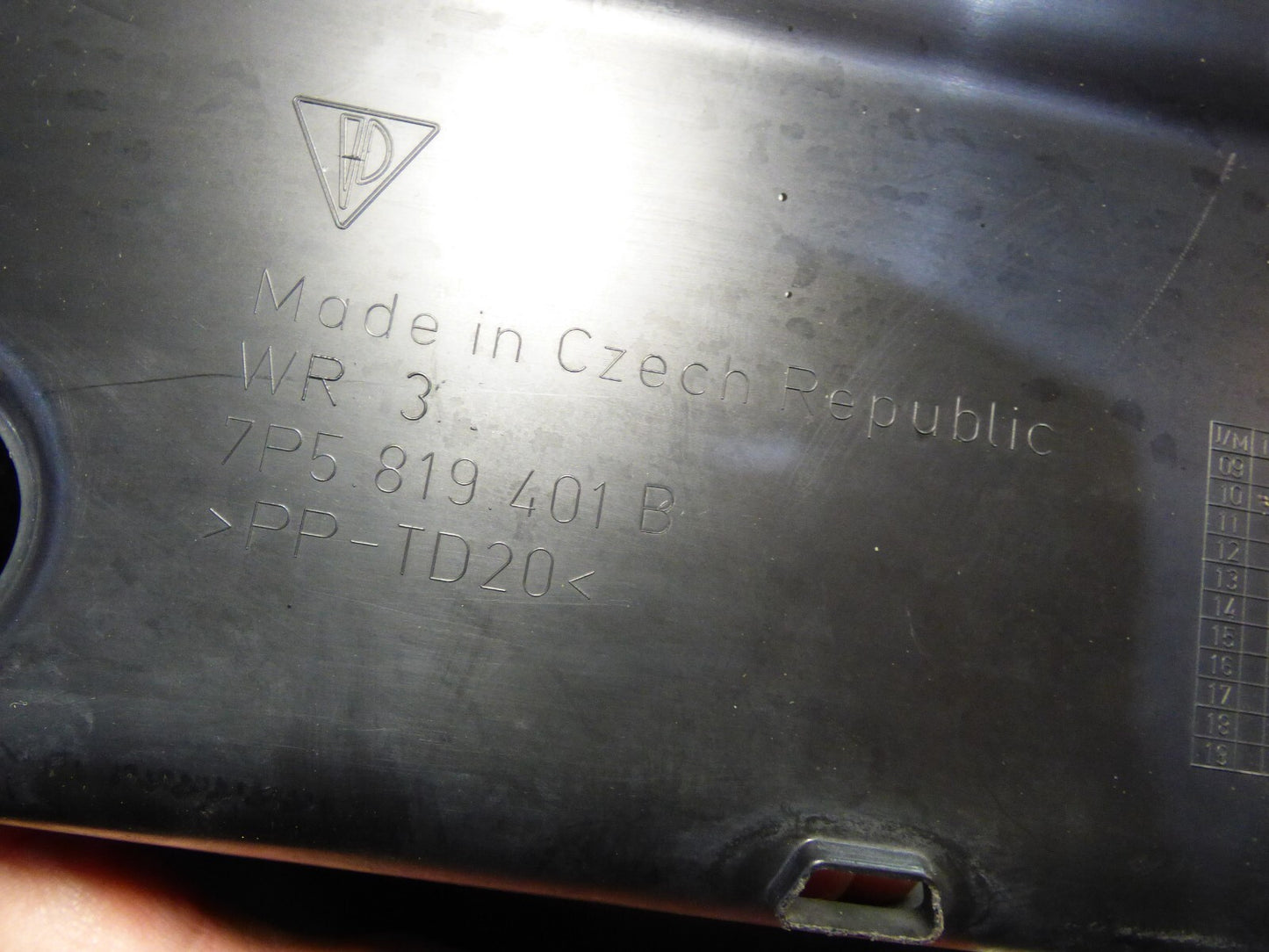 Porsche Cayenne S 92A Wasserabweiser Wasserkastenabdeckung 7P5819401B ORIGINAL gebraucht - Windlauf