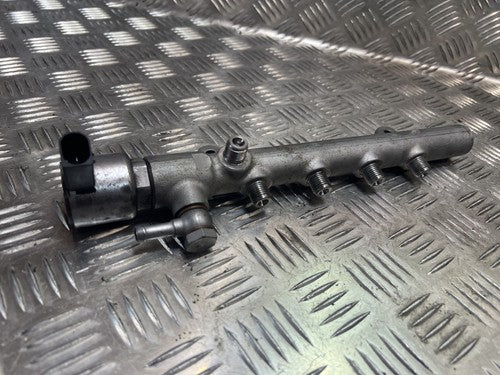 Mercedes Sprinter W906 2.2 CDI Kraftstoffverteiler mit Druckregelventil A6510700
