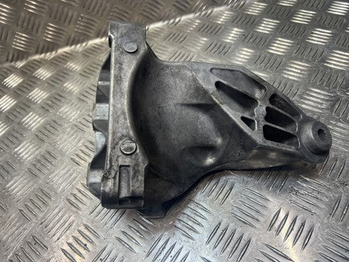 Mercedes Sprinter W906 2.2 CDI Motorhalter Motorträger links A6512231704