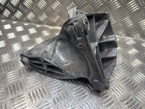 Mercedes Sprinter W906 2.2 CDI Motorhalter Motorträger links A6512231704