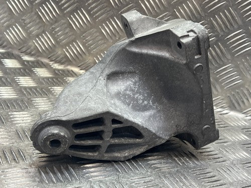 Mercedes Sprinter W906 2.2 CDI Motorträger links Motorhalter A6512231704