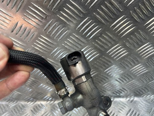 Mercedes Sprinter W906 2.2 CDI Kraftstoffverteiler mit Sensor A6510700495