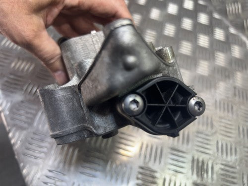 Mercedes Sprinter W906 2.2 CDI Ölkühler mit Ölfiltergehäuse MAHLE 70586826-01