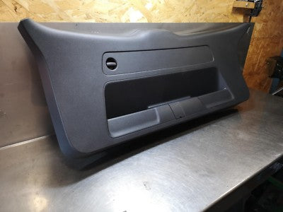 Audi Q2 GA Verkleidung 81A867979H ORIGINAL gebraucht - Heckklappenverkleidung