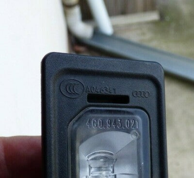 AUDI Q3 8U 1 Paar LED Kennzeichenleuchte 4G0943021 ORIGINAL gebraucht - Kennzeichenbeleuchtung