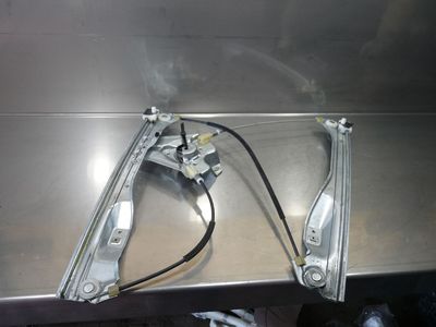 Renault Clio Initiale Bj.:2010  Fensterheber vorne links 8200843592