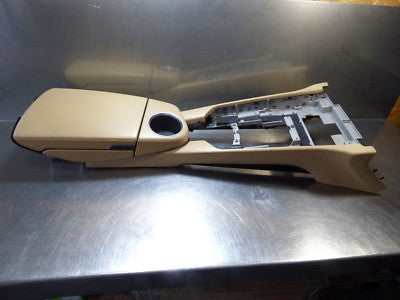 Porsche PANAMERA 970 Armlehne Mittelkonsole Getraenkehalter in Beige 97055311101
