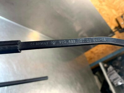 Porsche Panamera 970 Wiper Arm Set for RHD 97062803000 ORIGINAL gebraucht - 97062802801