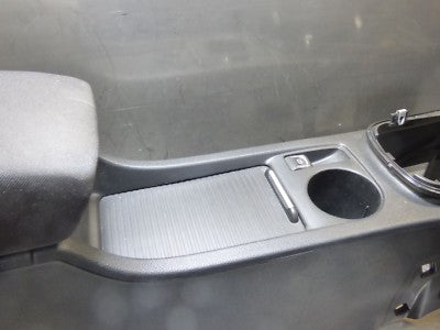 Opel Astra J 1.7 CDTI ORIGINAL gebraucht -  Mittelkonsole Armlehne 13317404T | 13317404 T