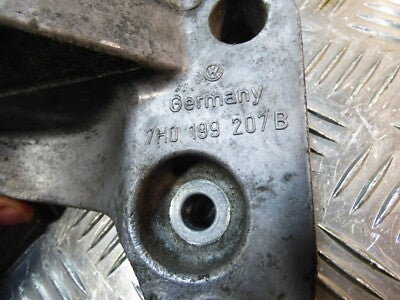 VW T5 2.5 TDI AXD BNZ Motorhalter _ 7H0199207B _ ORIGINAL gebraucht - Transporter