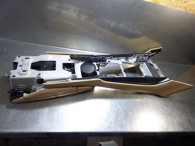 Porsche PANAMERA 970 Armlehne Mittelkonsole Getraenkehalter in Beige 97055311101