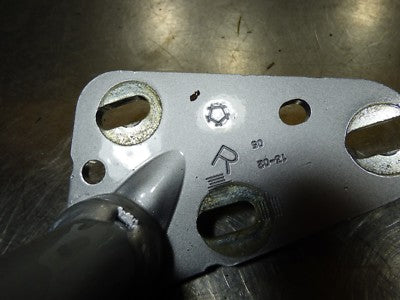 Audi A4 8K2 B8 Scharnier Klappenscharnier rechts 8K5827302AB ORIGINAL gebraucht - Heckklappe
