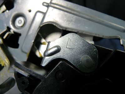 MAZDA 5 FURANO 2007 5DR Türschloss Schloss Stellmotor hinten links