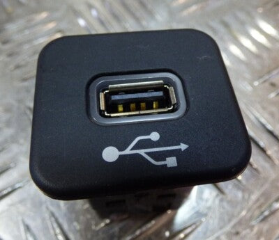 JEEP COMPASS II 2021 USB Port USB Ladeanschluss 5UV99LXHAA ORIGINAL gebraucht - Charging
