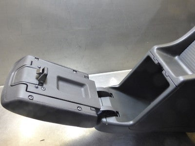 Opel Astra J 1.7 CDTI ORIGINAL gebraucht -  Mittelkonsole Armlehne 13317404T | 13317404 T