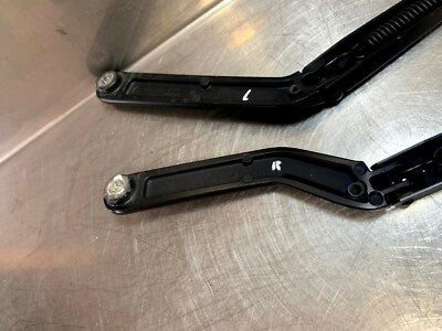 Porsche Panamera 970 Wiper Arm Set for RHD 97062803000 ORIGINAL gebraucht - 97062802801