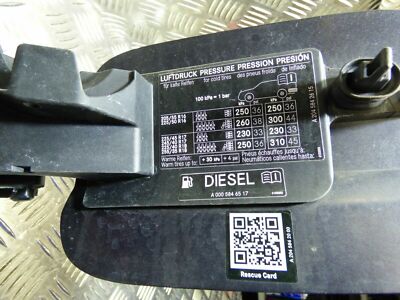 Mercedes W204 C-Klasse Tankdeckel Tankklappe Farbe Grau 755 ORIGINAL gebraucht - A2047500103