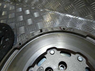 Peugeot Citroen 1.6 HDi Kupplung Satz Schwungrad ZweiMassenSchwungrad 9818024380