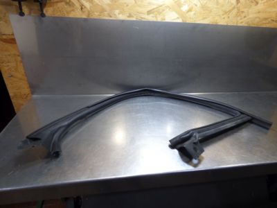 VW Passat CC 1.8 TSI, vorne links 3C8854543 / 3C8 854 543 ORIGINAL gebraucht - Fensterdichtung