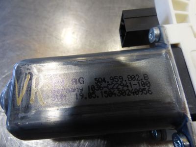 VW Passat Variant 3G B8 Fensterhebermotor hinten links 5Q4959802D ORIGINAL gebraucht - HighLine