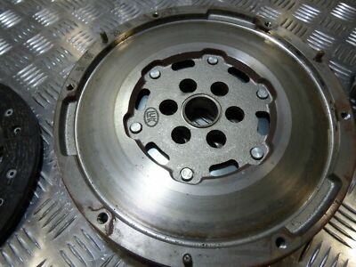 Peugeot Citroen 1.6 HDi Kupplung Satz Schwungrad ZweiMassenSchwungrad 9818024380