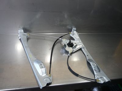 Renault Clio Initiale Bj.:2010  Fensterheber vorne links 8200843592