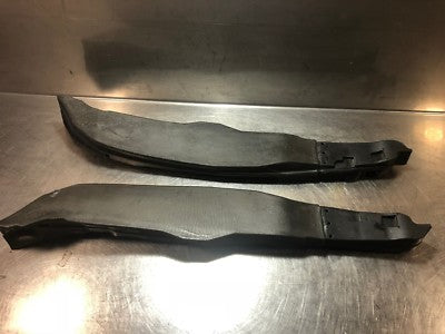 AUDI Q2 Orig. Dämpfung für vorne L + R Kotflügel 81A864235 ORIGINAL gebraucht - 81A864236