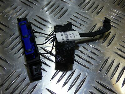 Mercedes W204 C-Klasse Antennenverstärker Verstärker A2048270548