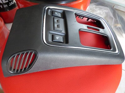 Jeep Grand Cherokee WK2 Mittel verkleidung hinten mit USB Media Hub ORIGINAL gebraucht - 68145567AA