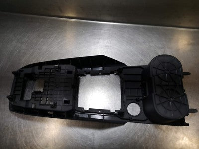 AUDI Q2 Orig. Mittelkonsole Soul 81C864261 ORIGINAL gebraucht - Verkleidung
