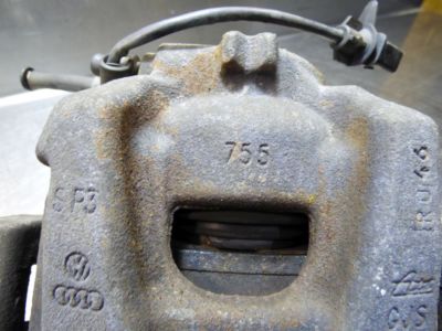 Audi A4 8K2 B8 2.0 TDI Bremssättel vorne links 755