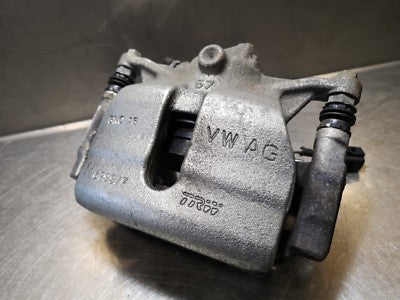 AUDI Q2 Orig. Bremssättel Vorne Rechts TRW 5714B 6799/F ! 1150 km ORIGINAL gebraucht - NEUWERTIG