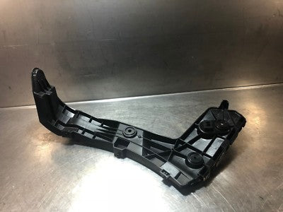 AUDI Q2 Orig. Halter Führungsprofil hinten Links Stoßstange ORIGINAL gebraucht - 81A807253