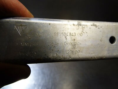 Porsche 981 Kühler Rohrleitung Unterstützung Querstrebe 98150484300
