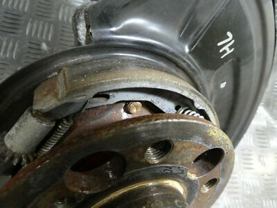 Original Mercedes W204 C Klasse Achsschenkel hinten Links mit handbremse