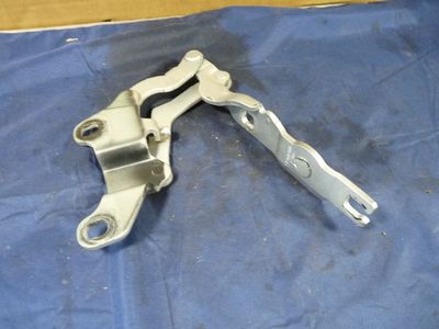BMW 1ER 120D E87 Scharnier Frontklappe vorne rechts / 7 060 560 ORIGINAL gebraucht - 7060560