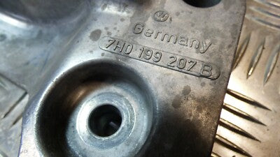 VW Transporter T5 2.5 TDI AXD BNZ Motorhalter 7H0199207B