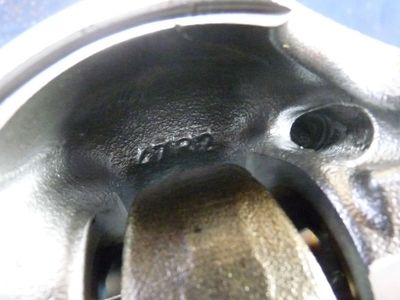 Skoda Octavia II 2.0 TDI CFH CFHC Bj 2011 PLEUELSTANGE mit KOLBEN PLEUEL 47R2