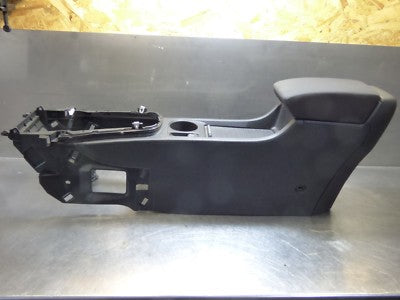 Opel Astra J 1.7 CDTI ORIGINAL gebraucht -  Mittelkonsole Armlehne 13317404T | 13317404 T