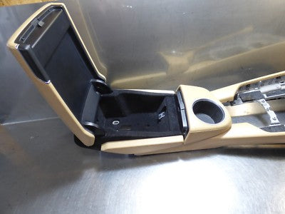 Porsche PANAMERA 970 Armlehne Mittelkonsole Getraenkehalter in Beige 97055311101
