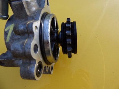 für Mazda 3 6 CX-7 2.2 CITD R2AA motor R2AA18G00 ORIGINAL gebraucht - Unterdruckpumpe