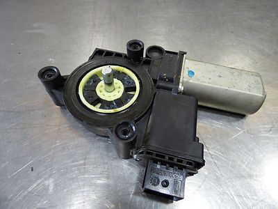 Opel Corsa D 1.3 CDTI Fensterhebermotor vorne rechts 1060281