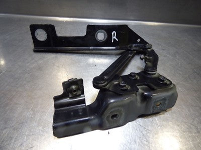 Opel Astra J 1.7 CDTI  Motorhaube Scharnier rechts 13270788