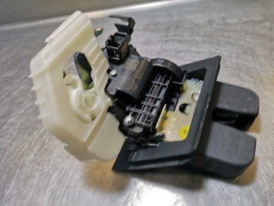 AUDI Q2 Orig.Heckklappenschloß Klappenschloß * NEUWERTIG * ORIGINAL gebraucht - 81A827505