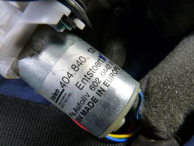 Audi A8 3.0 TDI V6 Quattro Sicherheitsgurt vorne links mit Stellmotor 4E2857705