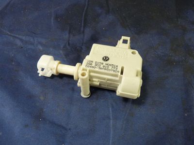 VW Passat 3C Tankklappe 3C0810773 ORIGINAL gebraucht - 3C0 810 773 ORIGINAL gebraucht - Stellmotor